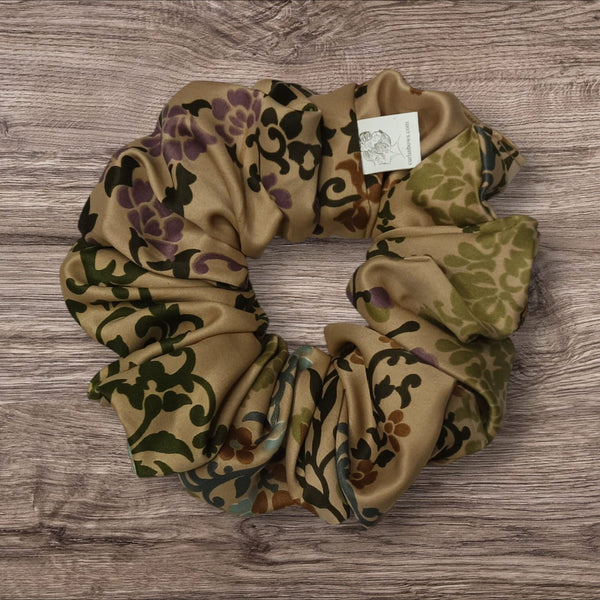 Vintage Garden Satin Hair Scrunchie – Elegant and Retro Hair Accessory